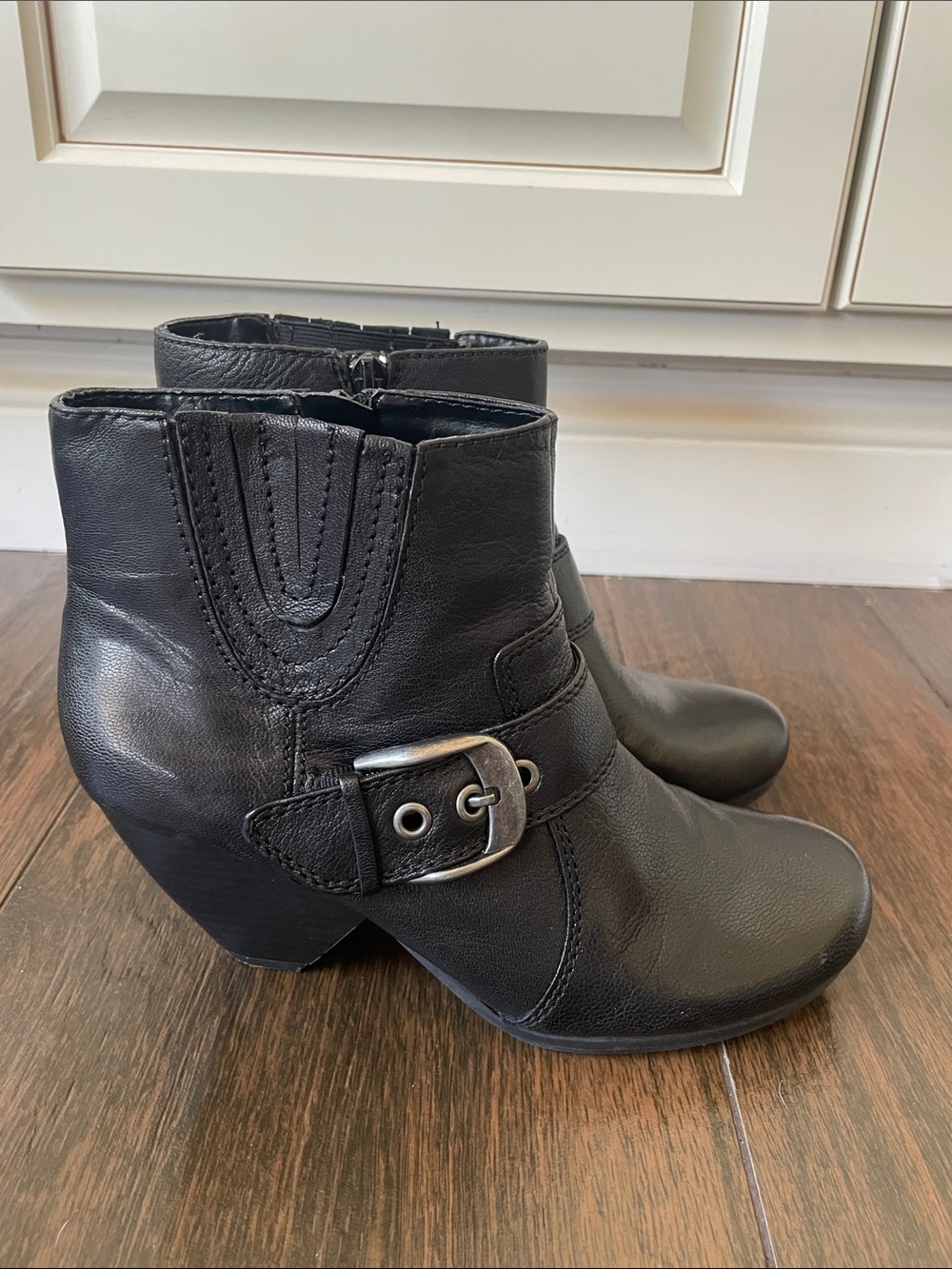 Naturalizer Black Leather Ankle Booties!